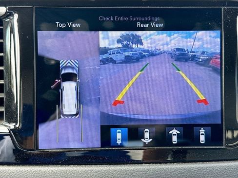 Used 2017 Chrysler Pacifica Touring-L Plus w/ Advanced Safetytec Group FWD image 14