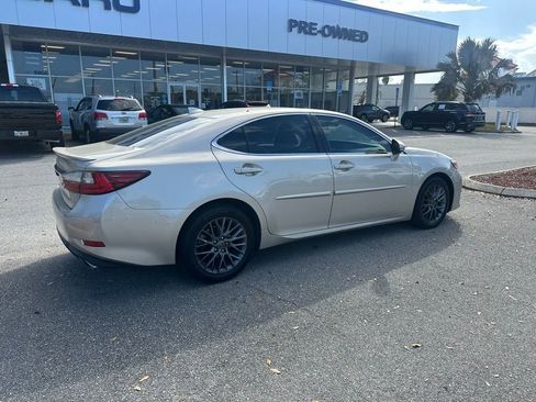 Used 2018 Lexus ES 350 w/ Navigation System Package image 3
