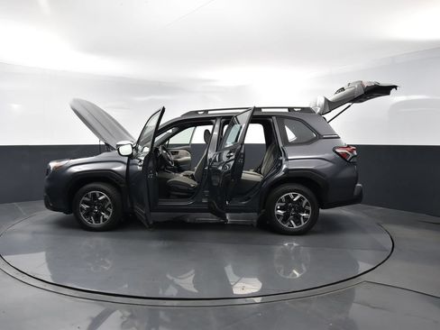 Used 2025 Subaru Forester AWD/4WD image 37