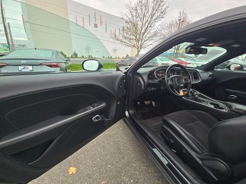 Used 2015 Dodge Challenger R/T Plus image 18