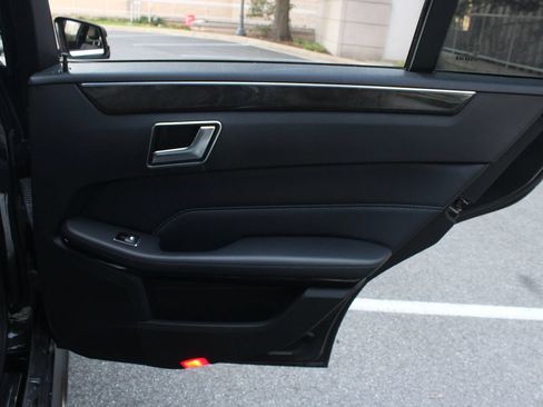 Used 2014 Mercedes-Benz E 350 Sedan image 24