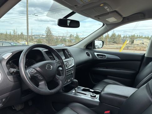 Used 2017 Nissan Pathfinder SL image 17