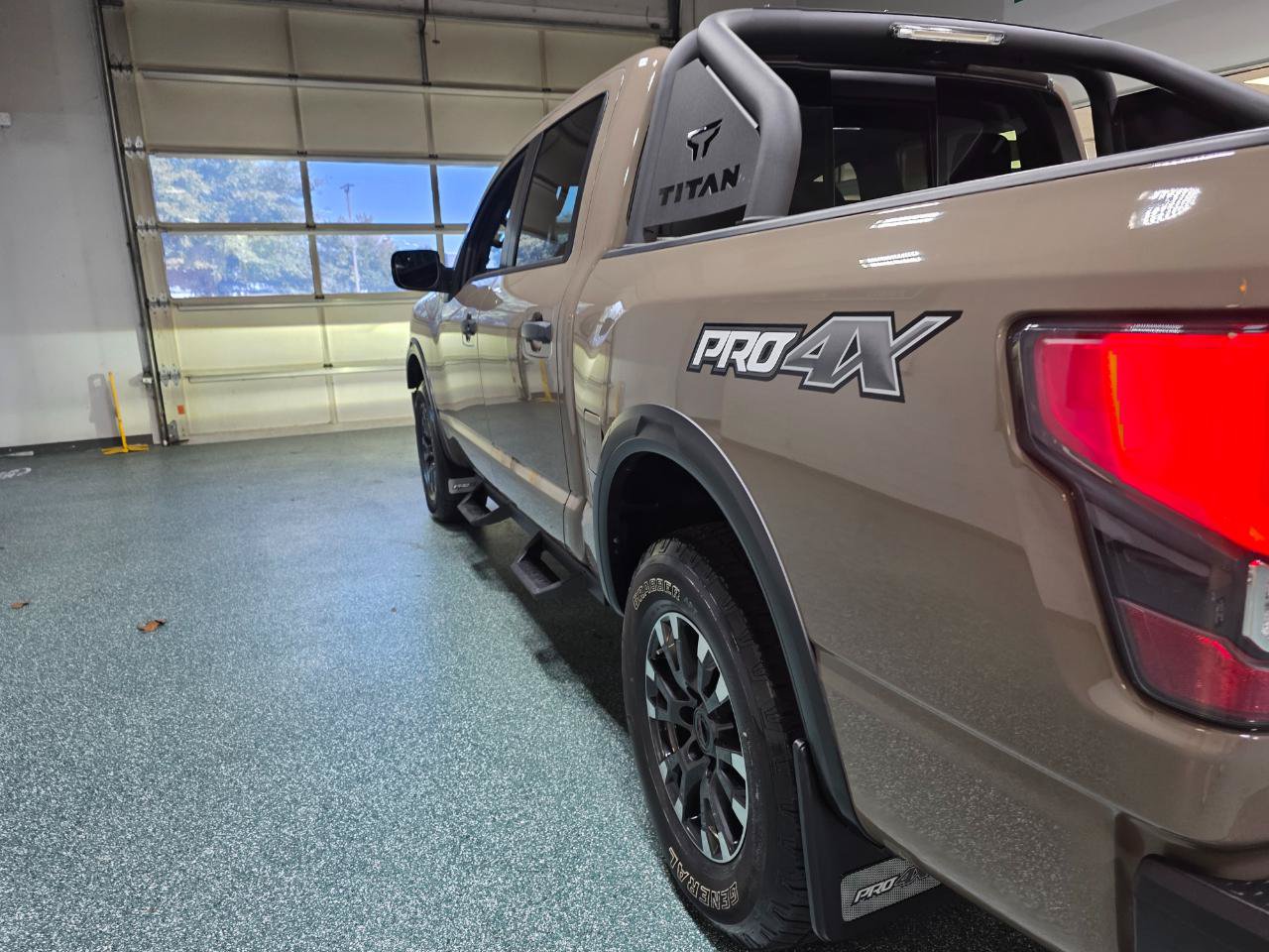 Used 2022 Nissan Titan PRO-4X w/ Pro-4x Convenience Package AWD/4WD image 10