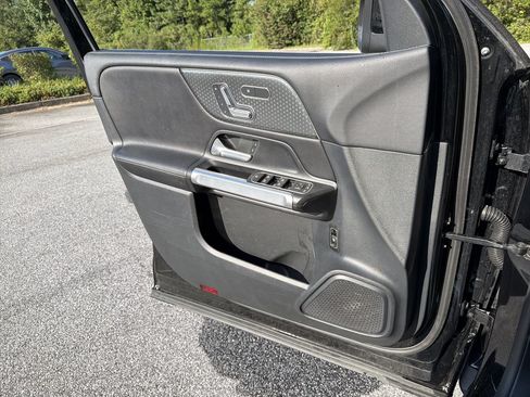 Used 2025 Mercedes-Benz GLB 250 4MATIC image 15