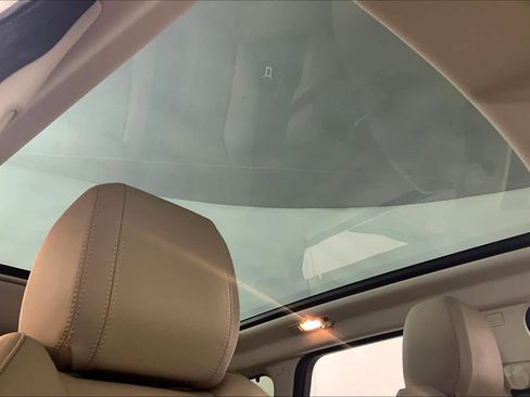 Used 2017 Land Rover Range Rover Evoque SE Premium image 13