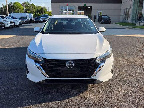 Used 2024 Nissan Sentra SV FWD image 2