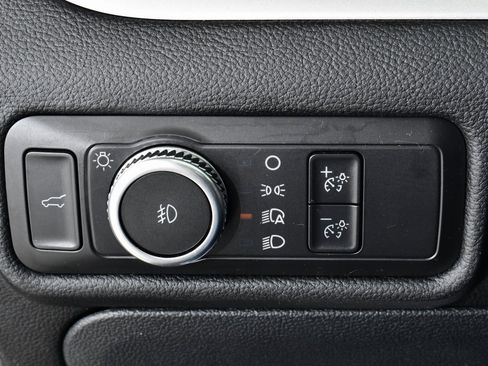 Used 2022 Ford Explorer XLT w/ Equipment Group 202A image 32