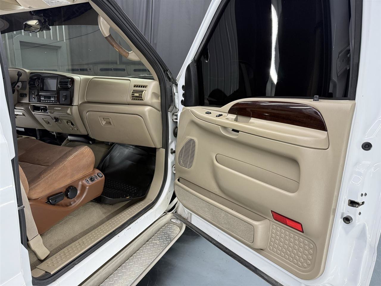 Used 2005 Ford F250 King Ranch RWD image 26
