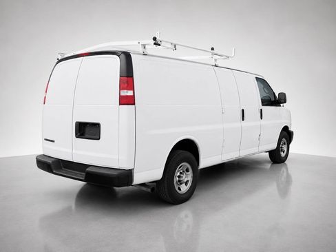 Used 2017 Chevrolet Express 2500 Extended RWD image 5
