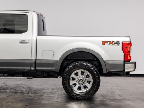 Used 2018 Ford F250 Lariat w/ Chrome Package AWD/4WD image 13