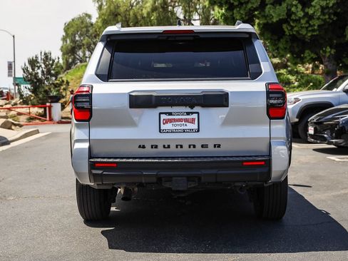 Certified 2025 Toyota 4Runner SR5 AWD/4WD image 5