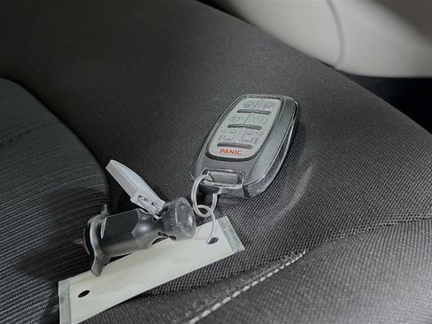 Used 2023 Chrysler Voyager LX image 36