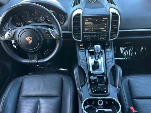 Used 2014 Porsche Cayenne Platinum Edition image 28