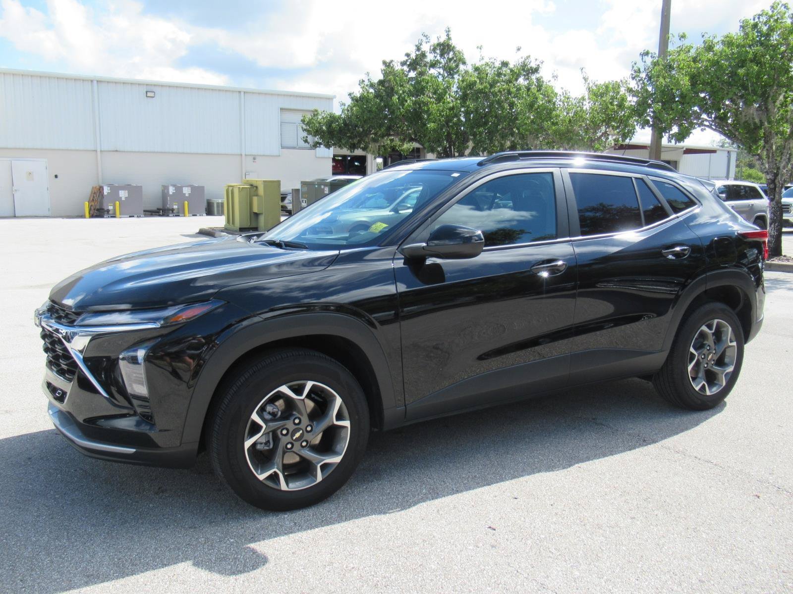 Used 2025 Chevrolet Trax LT w/ Driver Confidence Package FWD image 4