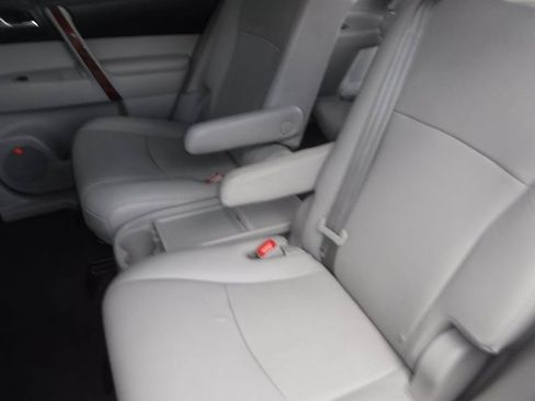 Used 2013 Toyota Highlander Limited FWD image 31