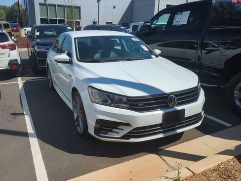 Used 2017 Volkswagen Passat 1.8T R-Line FWD image 5