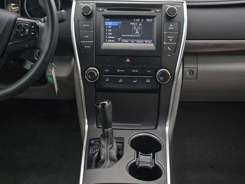 Used 2016 Toyota Camry LE image 19