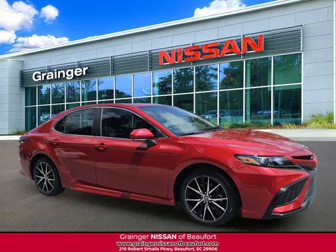 Used 2023 Toyota Camry SE FWD image 1
