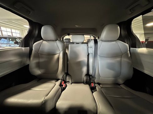 New 2026 Toyota Sienna XLE FWD image 13