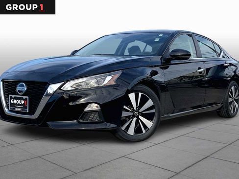 Used 2022 Nissan Altima 2.5 SV w/ SV Premium Package image 1