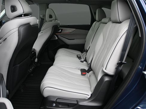 Certified 2026 Acura MDX SH-AWD w/ Advance Package image 10