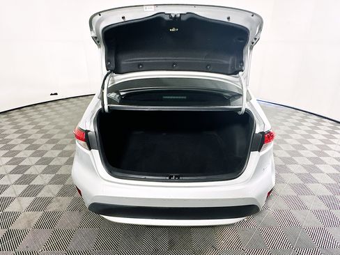 Used 2021 Toyota Corolla LE FWD image 30