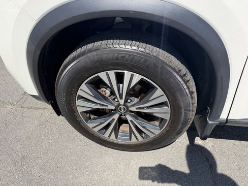 Used 2023 Nissan Rogue SV image 12