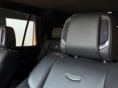 Used 2024 Cadillac Escalade Luxury AWD/4WD image 31