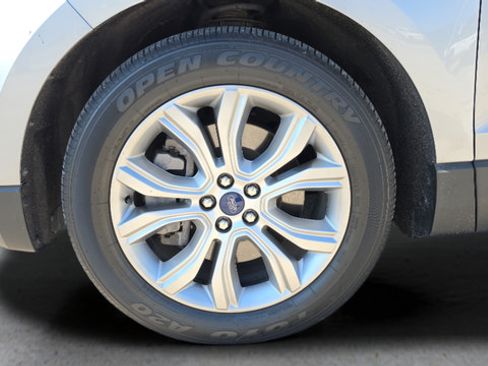 Used 2022 Ford Edge Titanium AWD/4WD image 25