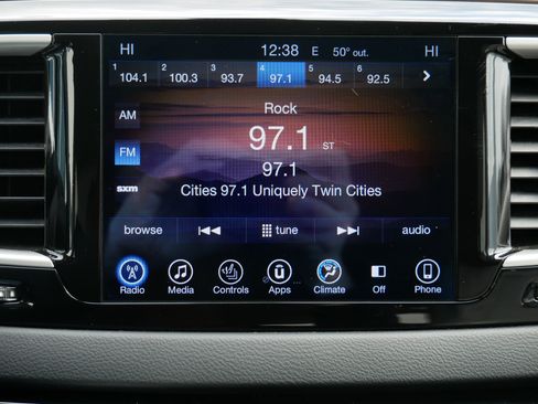 Used 2017 Chrysler Pacifica Touring-L w/ Tire & Wheel Group image 13