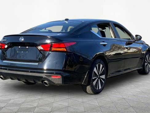 Used 2021 Nissan Altima 2.5 SV w/ SV Premium Package image 5