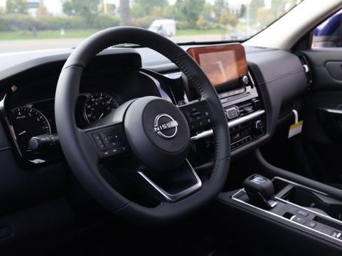 New 2025 Nissan Pathfinder SV image 14