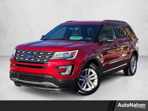 Used 2017 Ford Explorer XLT image 1