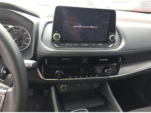 Used 2023 Nissan Rogue SV image 26