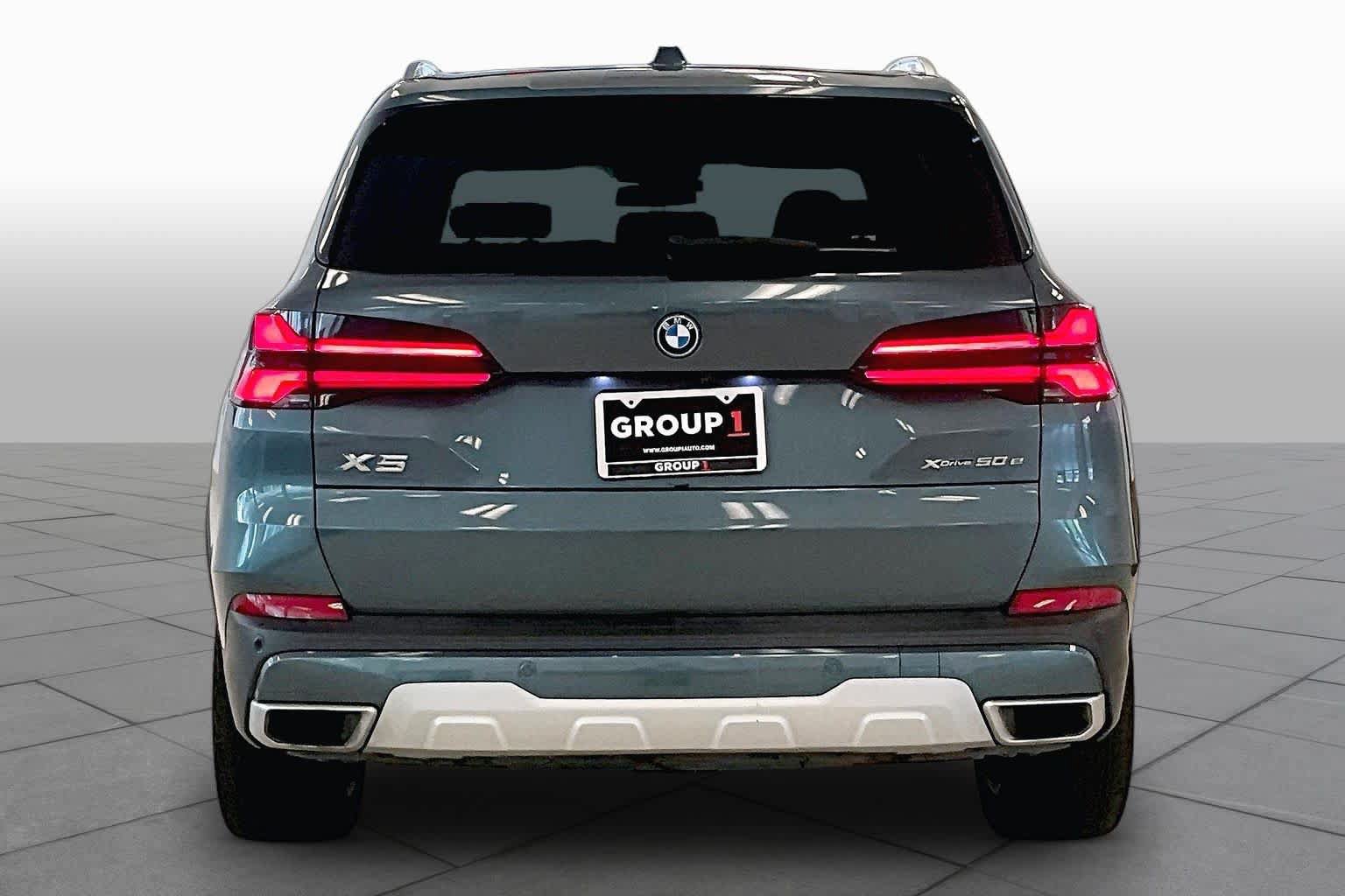 Used 2024 BMW X5 xDrive50e w/ Parking Assistance Package AWD/4WD image 4