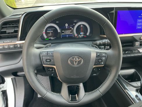 Certified 2025 Toyota Crown Signia AWD/4WD image 9