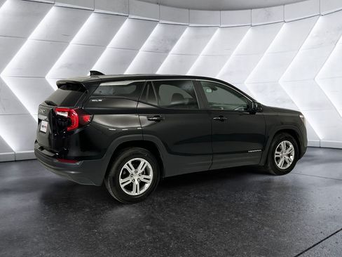 Used 2024 GMC Terrain SLE FWD image 4