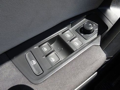 Used 2018 Volkswagen Tiguan S FWD image 22