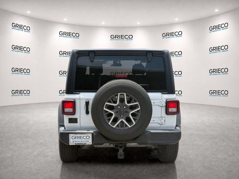Used 2022 Jeep Wrangler Sport AWD/4WD image 6