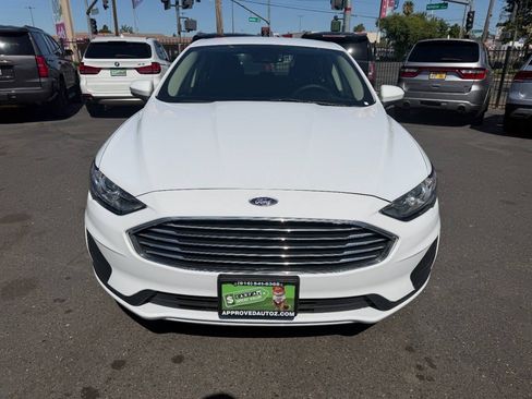 Used 2019 Ford Fusion SE FWD image 3