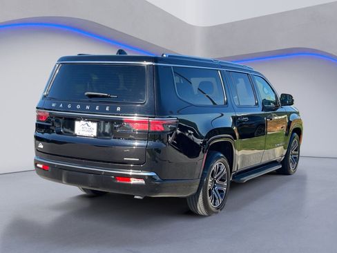 Used 2024 Jeep Wagoneer L Series II w/ Flexible Seating Group RWD image 3