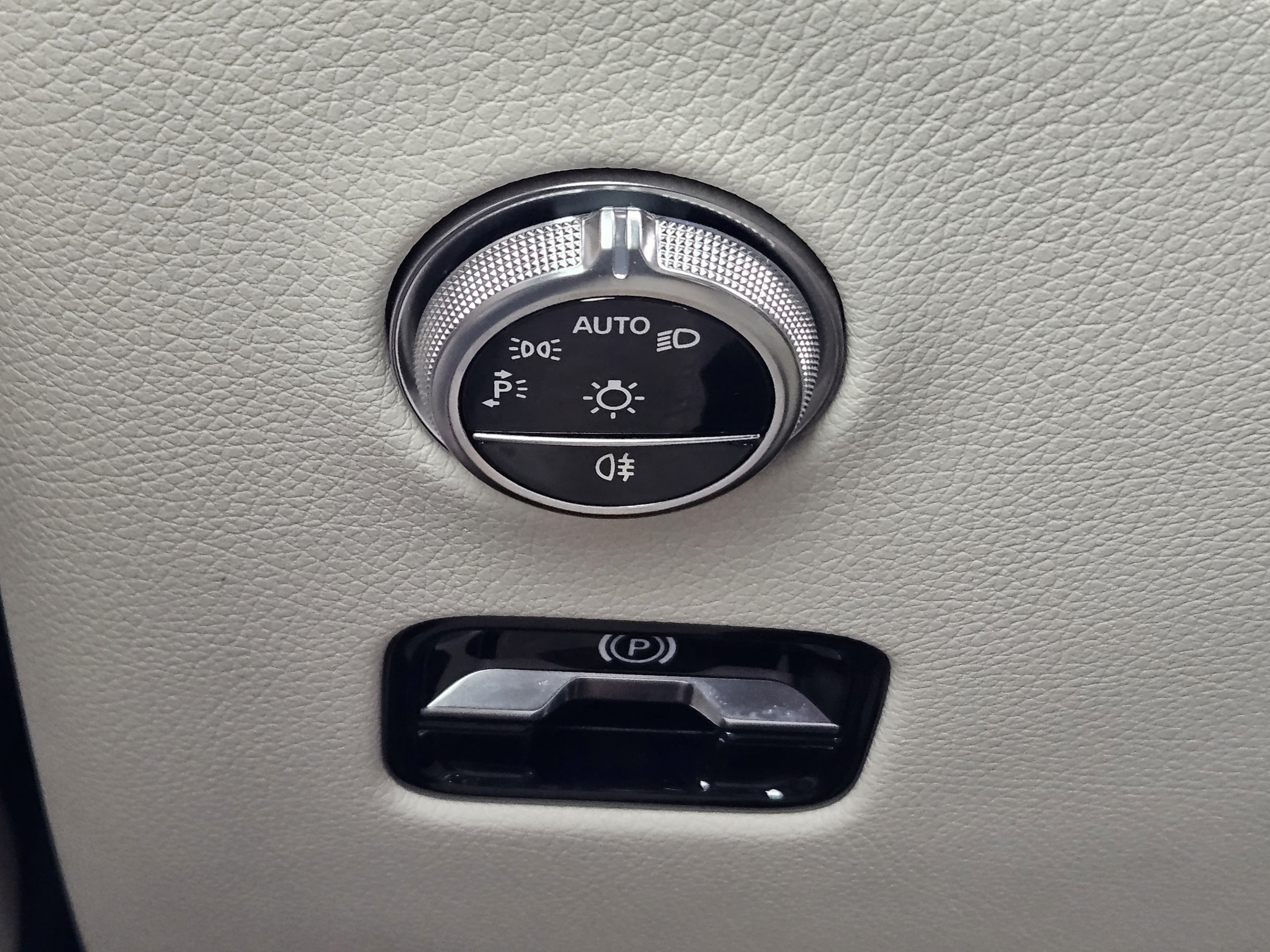 Certified 2026 Mercedes-Benz GLC 350e 4MATIC image 13