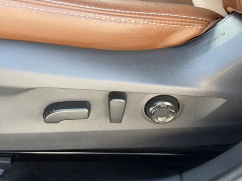 Used 2025 Subaru Outback Touring AWD/4WD image 17