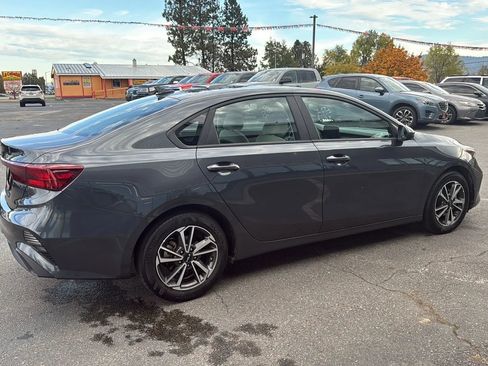 Used 2023 Kia Forte LXS image 3