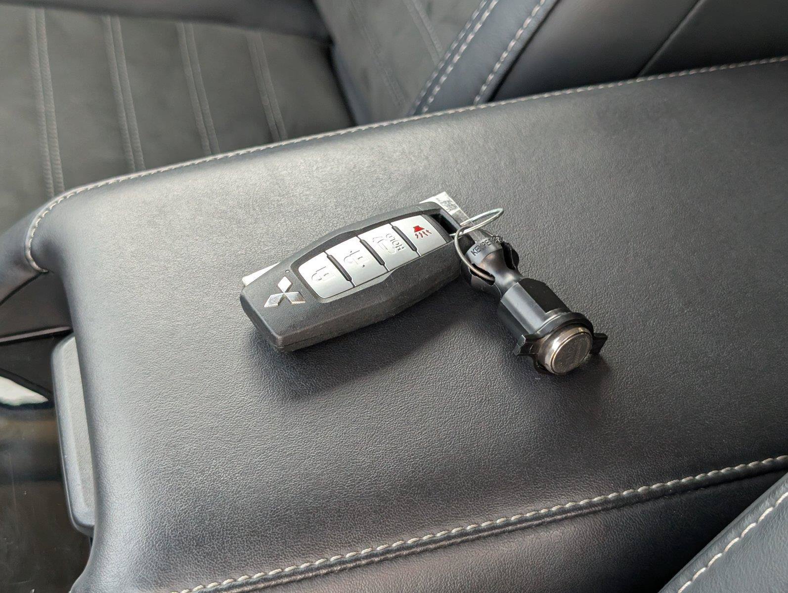 Used 2025 Mitsubishi Outlander SE AWD/4WD image 16