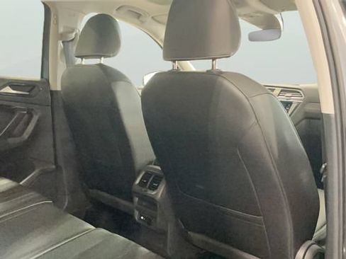 Certified 2024 Volkswagen Tiguan SE w/ Panoramic Sunroof Package AWD/4WD image 35