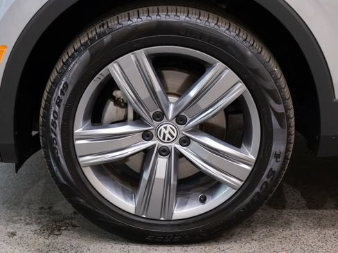 Used 2020 Volkswagen Tiguan SEL AWD/4WD image 7