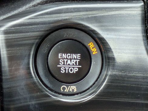 Used 2019 Jeep Grand Cherokee Laredo w/ Laredo X Package AWD/4WD image 35