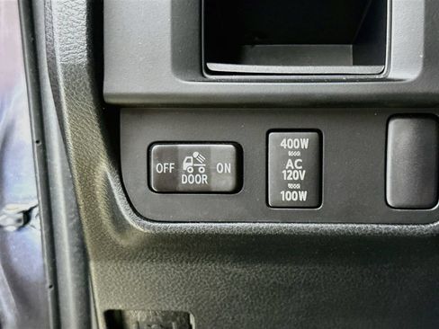 Used 2016 Toyota Tacoma TRD Sport w/ Towing Package RWD image 12