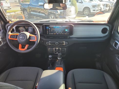 Used 2025 Jeep Wrangler Sport S image 14